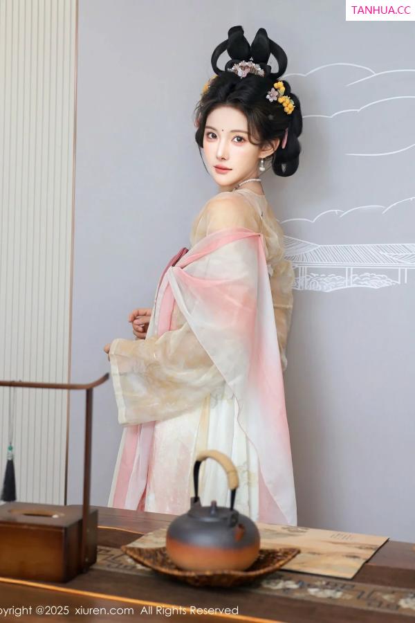   [XiuRen]高清写真图 2025.08.13 No.10645 梨霜儿 古装服饰第7张图片